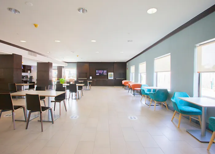 Holiday Inn & Suites Spring - The Woodlands