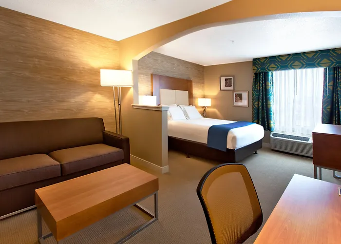 Holiday Inn & Suites Spring - The Woodlands
