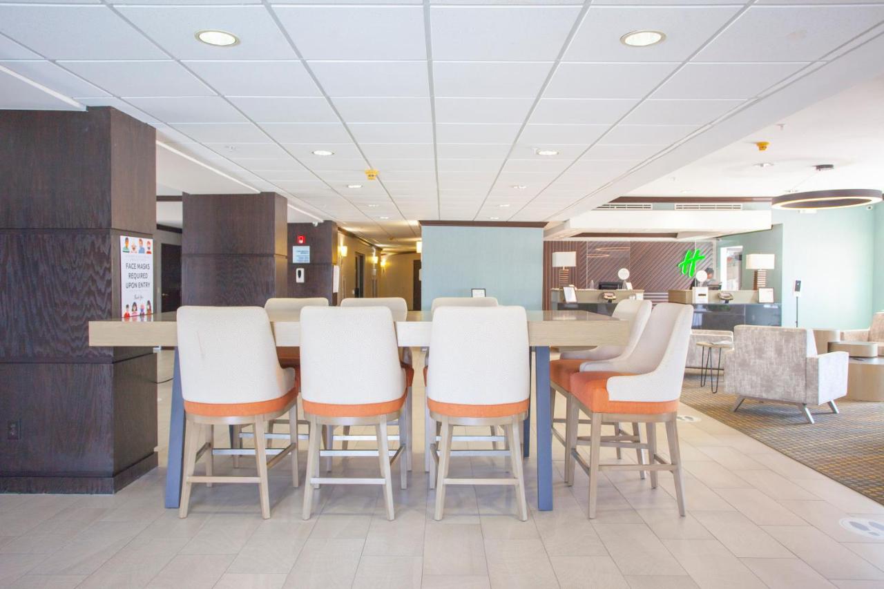 Hotel & - The Woodlands